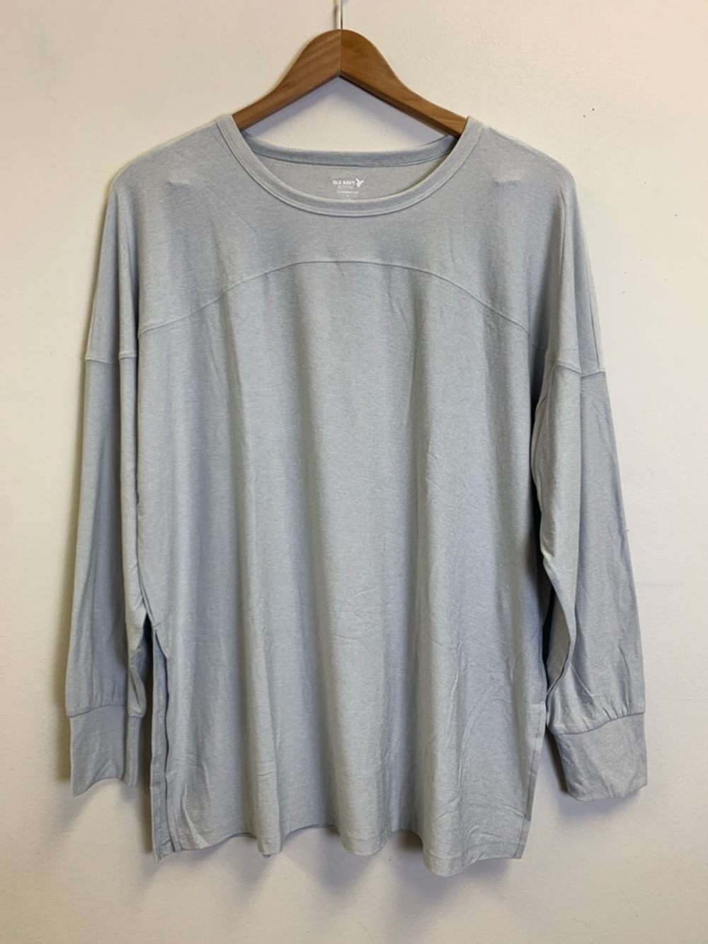 Old Navy Light Gray Long Sleeve Tee